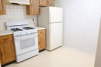 177 Applegate Ln in East Brunswick, NJ - Building Photo - Building Photo