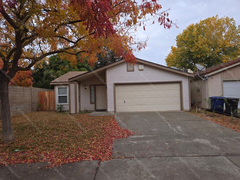 901 W Union Ave in Modesto, CA - Building Photo