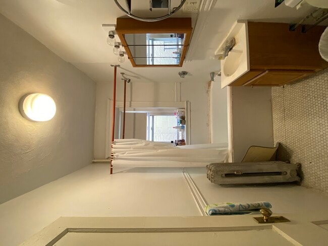 1350 Comm.Ave. Unit 8, Unit 8 in Boston, MA - Foto de edificio - Building Photo