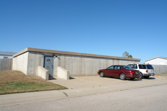 Cedar Ridge in Wichita, KS - Foto de edificio - Building Photo