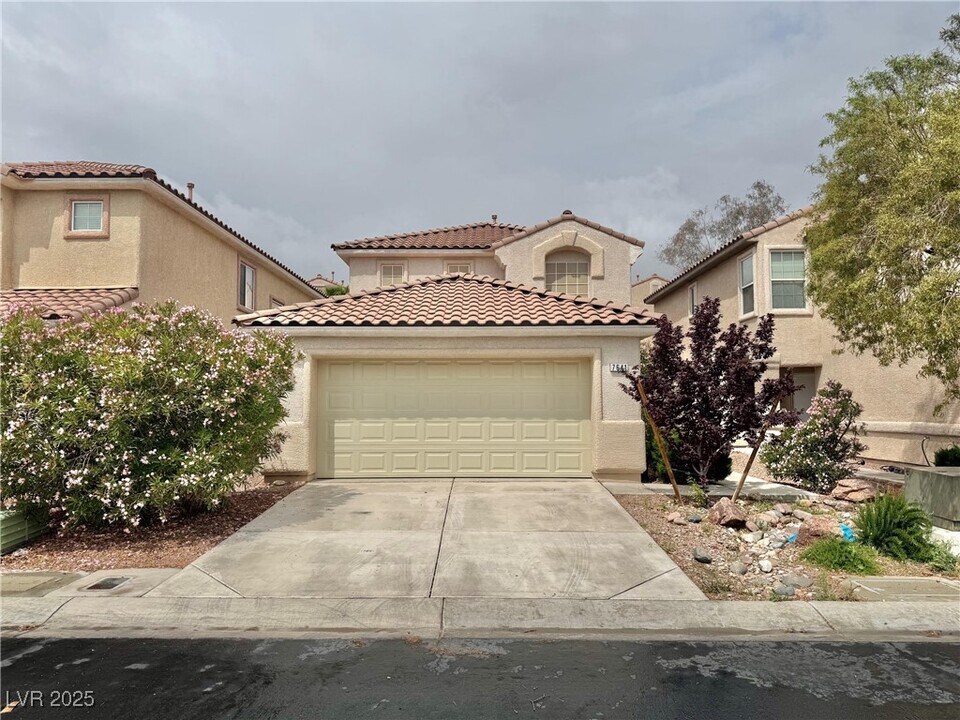 7641 Breed Hill St in Las Vegas, NV - Building Photo