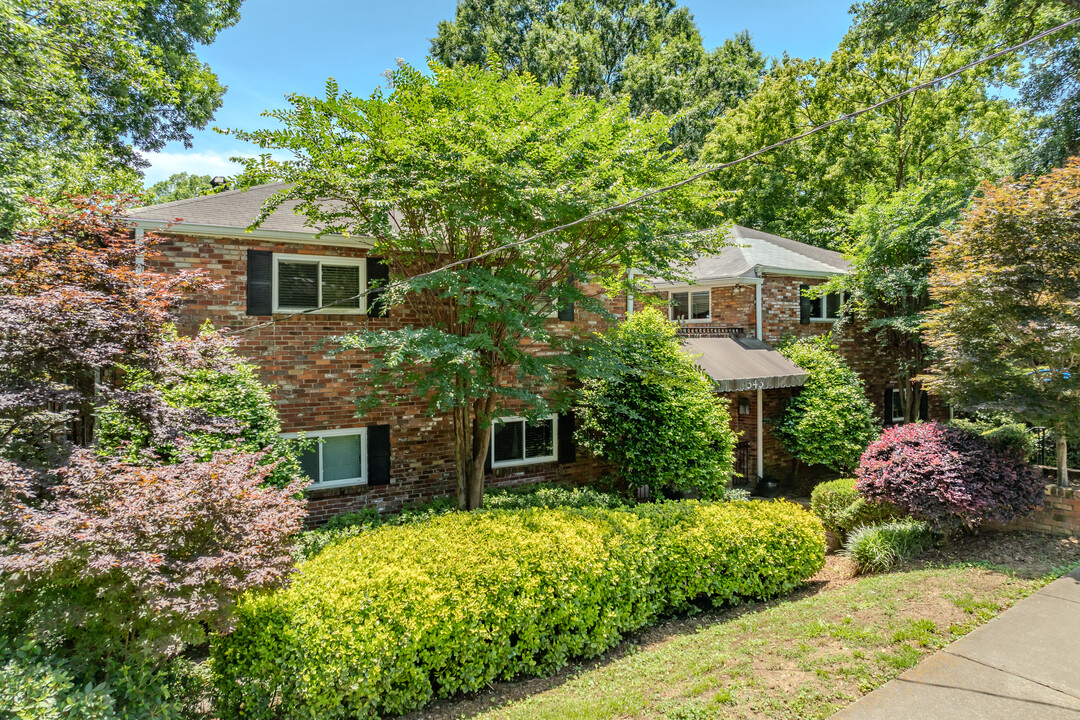 Stanford Court Condominiums in Atlanta, GA - Building Photo