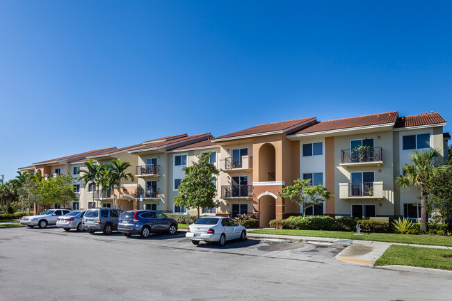 Veranda Senior Apartments in Homestead, FL - Foto de edificio - Building Photo