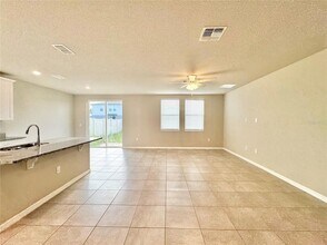 1218 Zambrana Ct, Unit Apt 402 in Winter Haven, FL - Building Photo - Building Photo