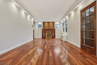 80 Locust Ave in Millburn, NJ - Building Photo - Building Photo