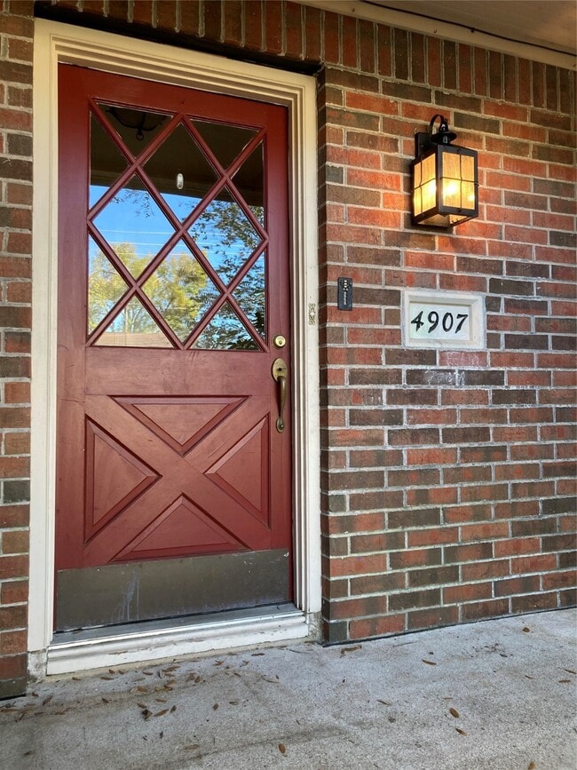 4907 Elm St in Bellaire, TX - Building Photo - Building Photo