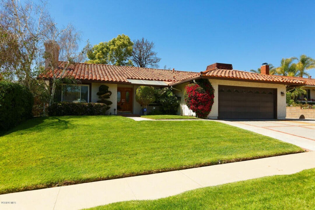 16 W Alamar St in Thousand Oaks, CA - Building Photo