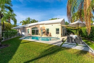 15241 Wilshire Ct in Pembroke Pines, FL - Building Photo - Building Photo