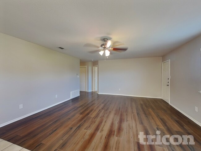 214 Dean Ct in Granbury, TX - Building Photo - Building Photo