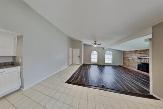 5211 Girnigoe Dr in Houston, TX - Building Photo - Building Photo