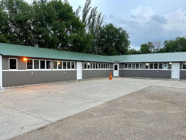 property at 208 6th Ave SE