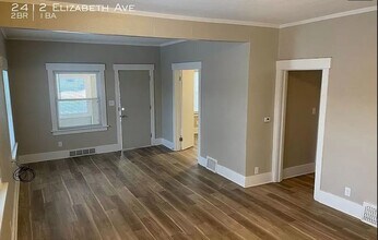 2412 Elizabeth Ave in Des Moines, IA - Building Photo - Building Photo