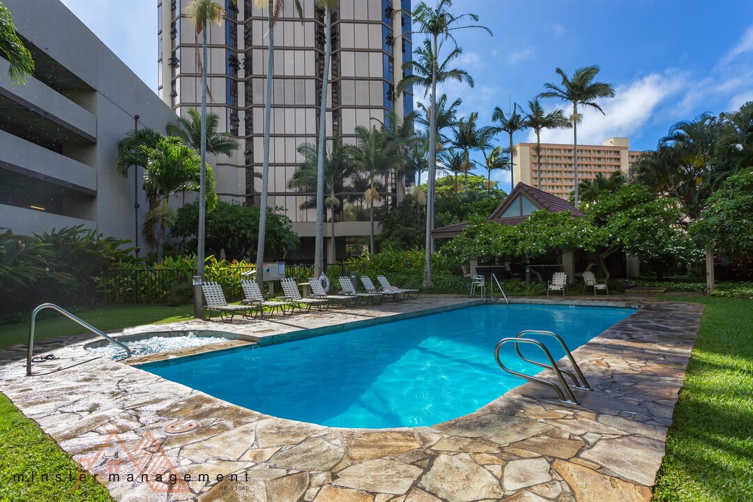 930 Kaheka St in Honolulu, HI - Building Photo