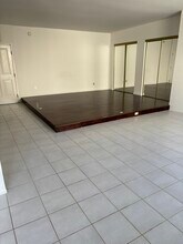 4441 Woodman Ave, Unit 111 in Los Angeles, CA - Foto de edificio - Building Photo