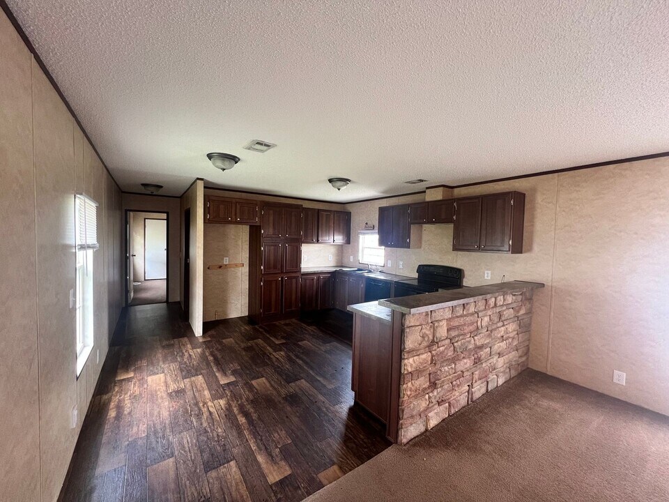 512 W Alabama Ave in Chickasha, OK - Building Photo