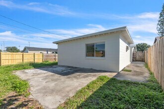 4651 Fairfield Ave S in St. Petersburg, FL - Building Photo - Building Photo