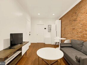 1835 Mintwood Pl NW in Washington, DC - Foto de edificio - Building Photo