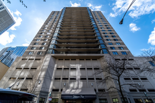 property at 33 W Delaware Pl