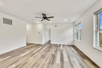 6135 S Kimbark Ave, Unit 301 in Chicago, IL - Foto de edificio - Building Photo