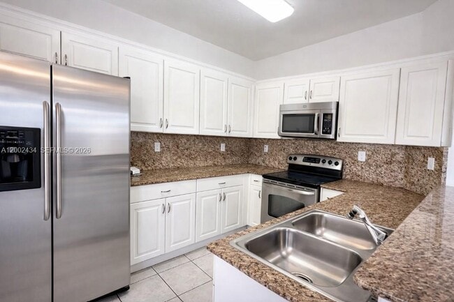 10911 NW 79th St in Doral, FL - Foto de edificio - Building Photo