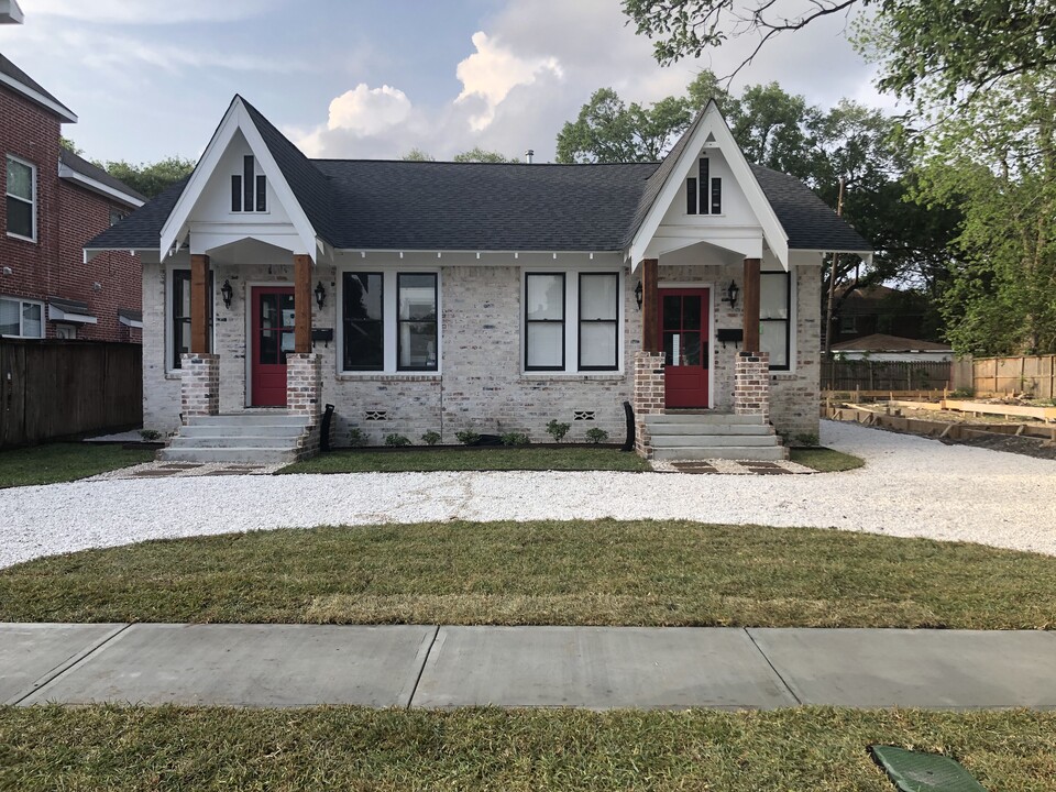 1742 W Main St in Houston, TX - Building Photo