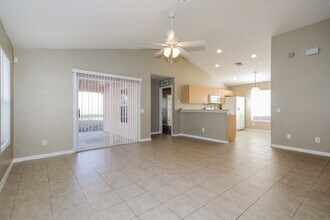 11836 Whisper Creek Dr in Riverview, FL - Building Photo - Building Photo