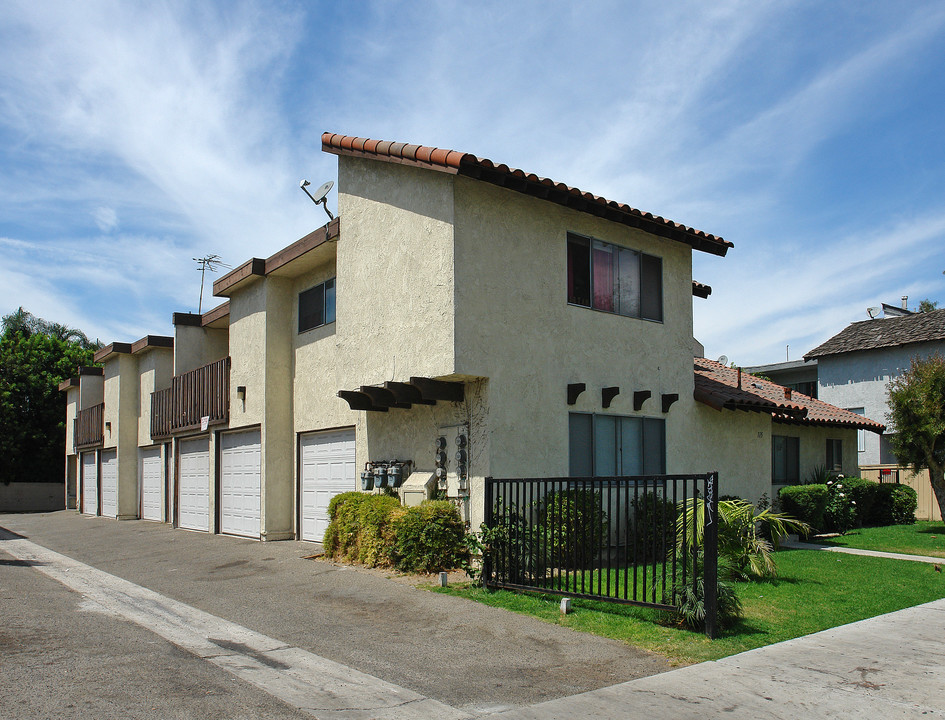 115 N Belinda Cir in Anaheim, CA - Building Photo