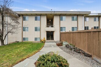 3102 E 27th Ave in Spokane, WA - Foto de edificio - Building Photo