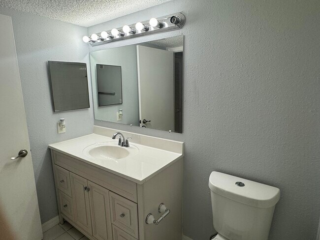 4045 W McNab Rd-Unit -G102 in Pompano Beach, FL - Building Photo - Building Photo