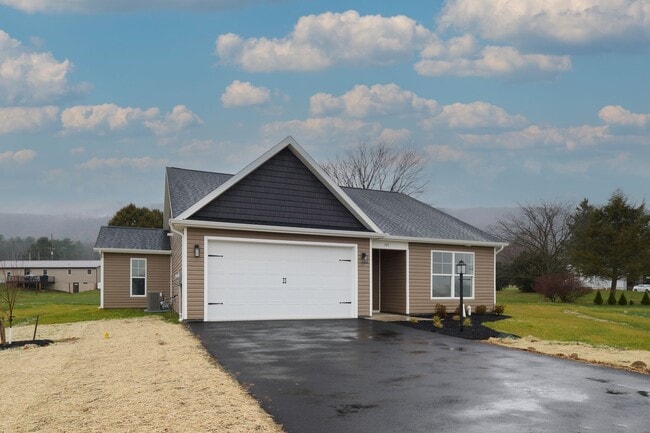 105 Bluestem Cir in Centre Hall, PA - Building Photo - Building Photo