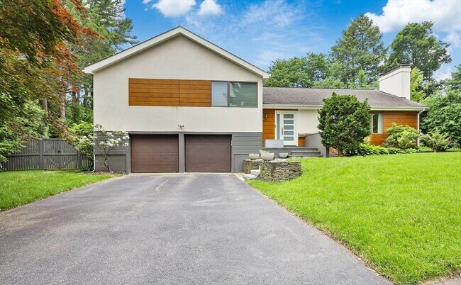 18 Mignon Rd in Newton, MA - Building Photo - Building Photo