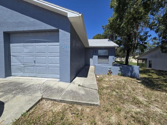 7389 Canterbury St in Spring Hill, FL - Building Photo - Building Photo