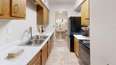 Avery Point Apartments in Indianapolis, IN - Foto de edificio - Building Photo