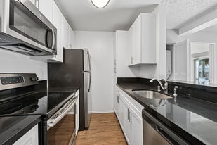 The Gallery at Playa Pacifica in Hermosa Beach, CA - Building Photo