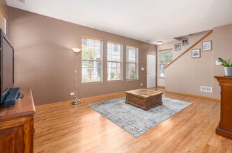 1440 Millbrook Dr in Algonquin, IL - Building Photo - Building Photo