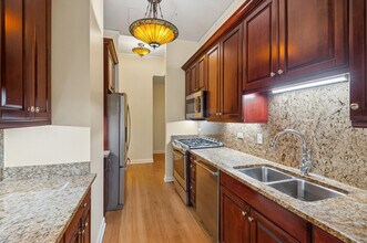 201 N Westshore Dr in Chicago, IL - Building Photo - Building Photo