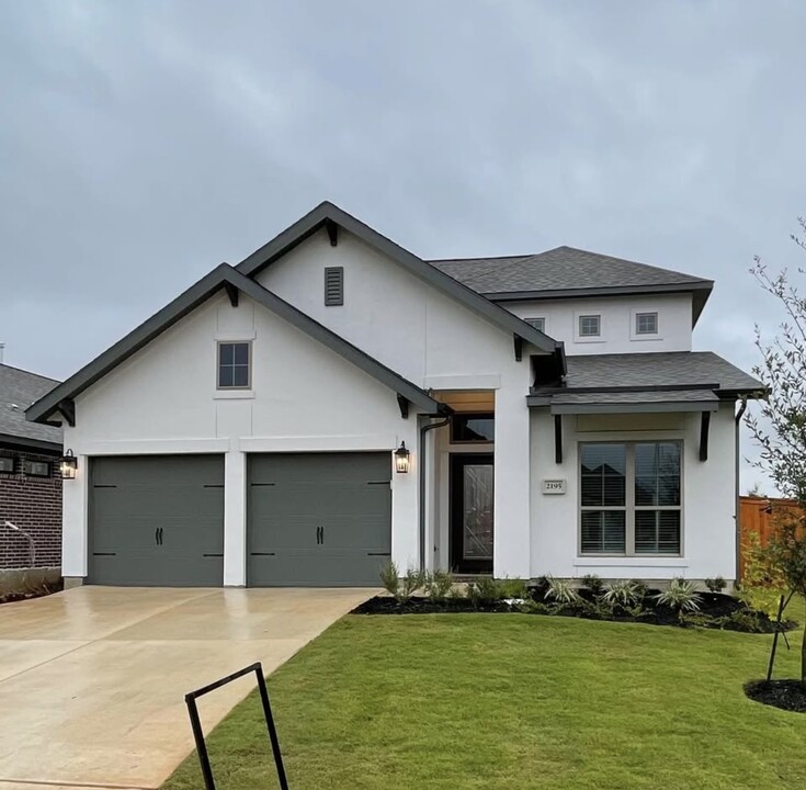 2195 August Ave in New Braunfels, TX - Building Photo