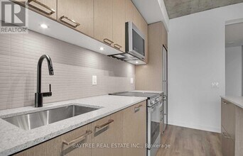 1808 St Clair Ave W in Toronto, ON - Building Photo - Building Photo