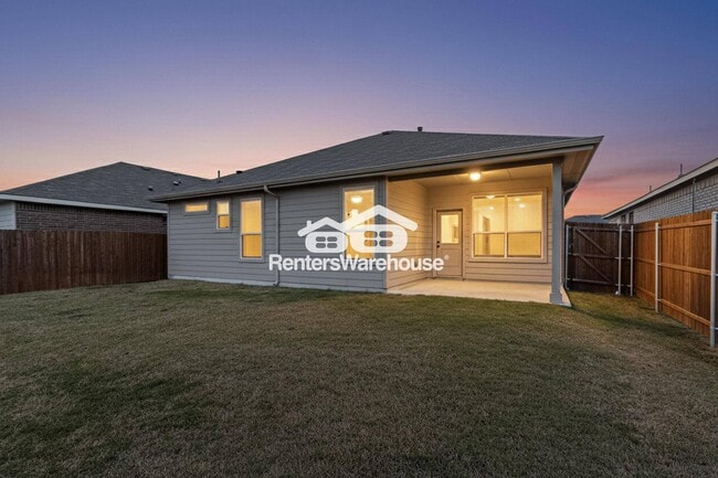 8517 Centerboard Ln in Fort Worth, TX - Foto de edificio - Building Photo