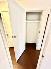 Apline B Apartments in Seattle, WA - Building Photo - Building Photo