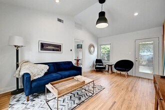 2943 Higgins St in Austin, TX - Building Photo - Building Photo