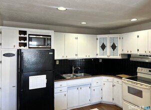 77 Freestone Ave in Portland, CT - Building Photo - Building Photo