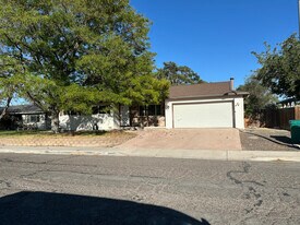 295 7th St in Fernley, NV - Building Photo