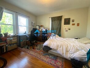 94 Heath St, Unit 1 in Somerville, MA - Building Photo - Building Photo