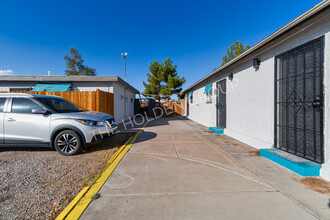 1635 Palm St in Henderson, NV - Building Photo - Building Photo