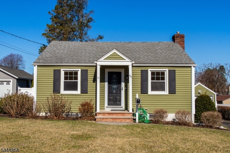 45 Everett Dr in Dover, NJ - Building Photo