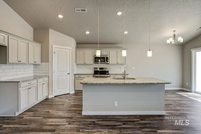 7565 E Declaration Dr in Nampa, ID - Building Photo - Building Photo
