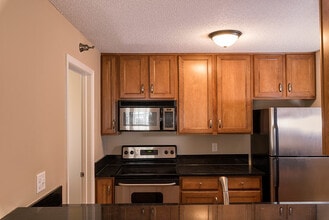 6048 Chasewood Pkwy in Minnetonka, MN - Building Photo - Building Photo