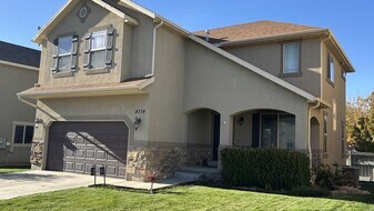 4774 Kaylee Ct in Eagle Mountain, UT - Building Photo