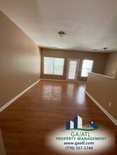 365 Brookview Dr in Riverdale, GA - Building Photo - Building Photo